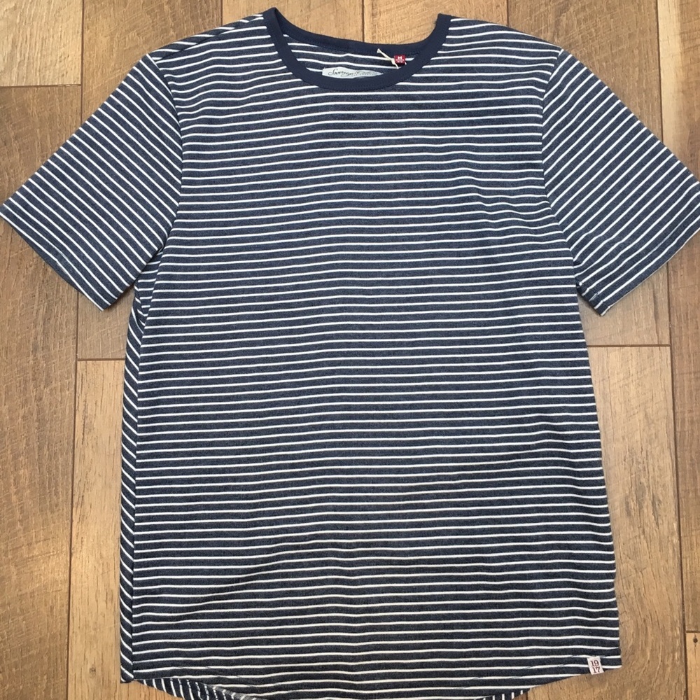 Men’s striped tee shirt